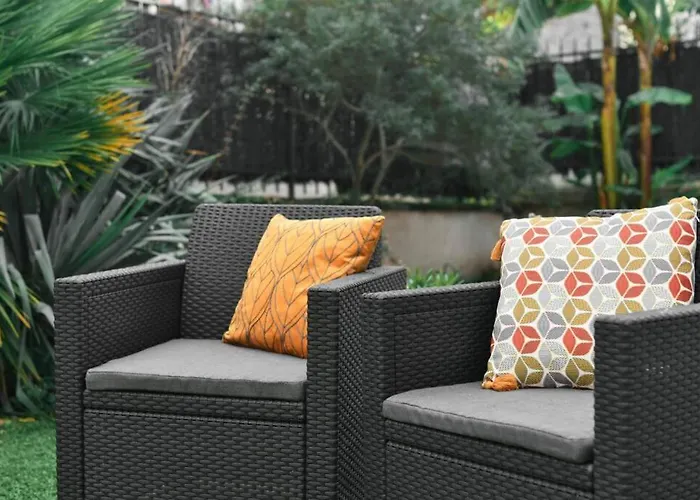INSTANT FLEURY: maison de caractère, jardin secret