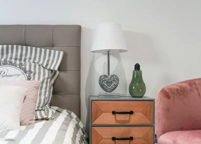 INSTANT FLEURY: maison de caractère, jardin secret