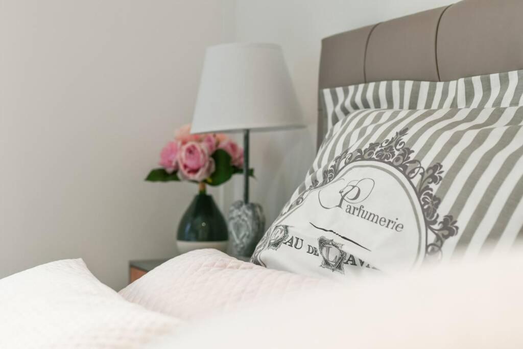 Instant Fleury: Maison De Caractère, Jardin Secret Barbizon
