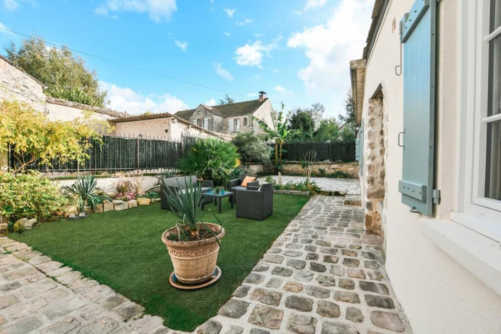 Hébergement de vacances Instant Fleury: Maison De Caractère, Jardin Secret *